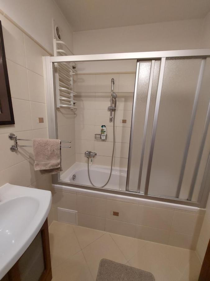 Wygodny Przestronny Apartament Janowskie Blonia Rumia Luaran gambar